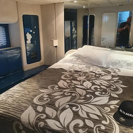 Bateau Hotel na wodzie Porto-Vecchio (Corsica)